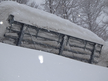 雪庇予防材