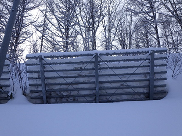 雪庇予防材